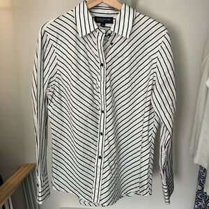 3/$30 - Jones NY Signature Black & Silver thread Diagonal Women’s Large Blouse